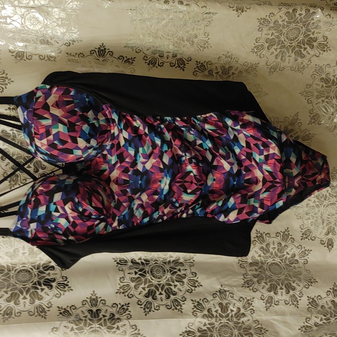 Torrid Size 4 Swim Suit Geometric Multi Color